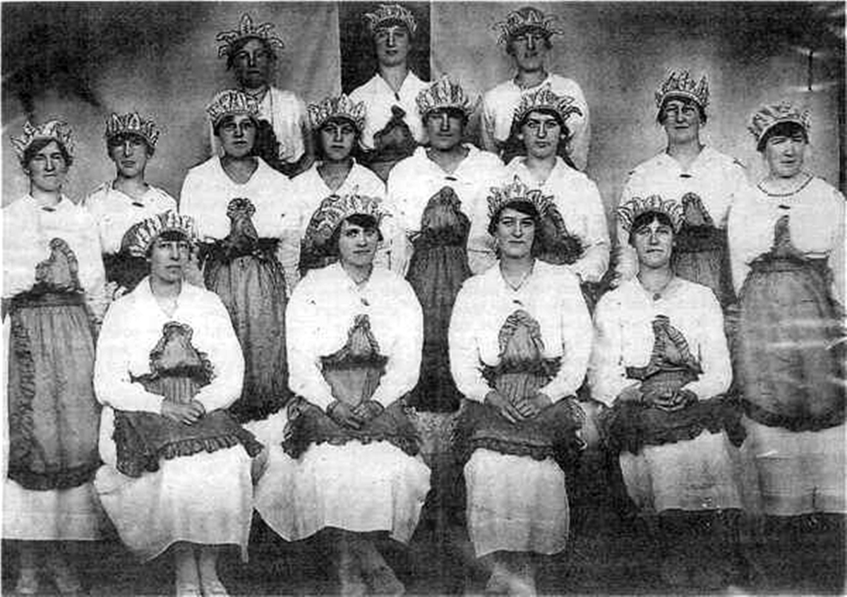 Blue Gum girls Moss Vale 1917